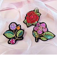 小花のブローチ