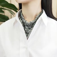 ビーズループが揺れるトライアングルアクセサリー