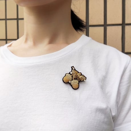 どんぐりブローチ