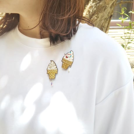ソフトクリームブローチ