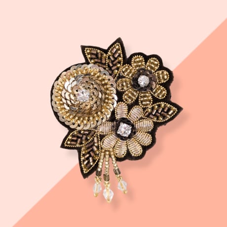 ビーズ刺繍のブローチ花 ゴールド