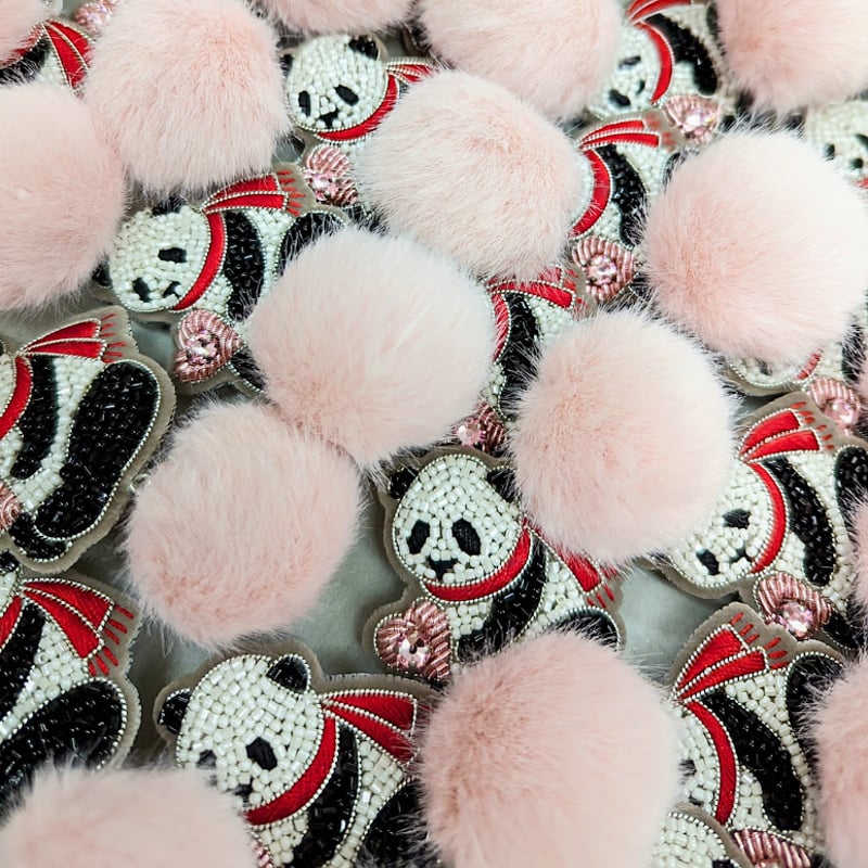 ブローチ　イチョウ　パンダ　レジン ふわふわポンポンブローチ ハートパンダ | tilia