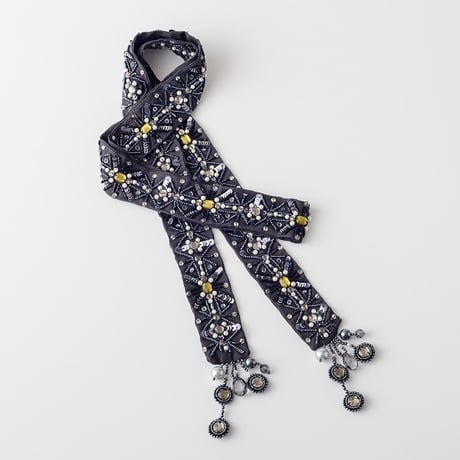 【ビーズ刺繍キット】ビジューとパールの幾何学柄ラリエット