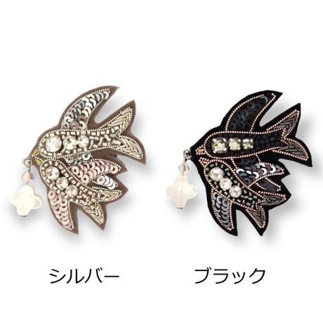 シェルパーツが揺れるペアバードブローチ