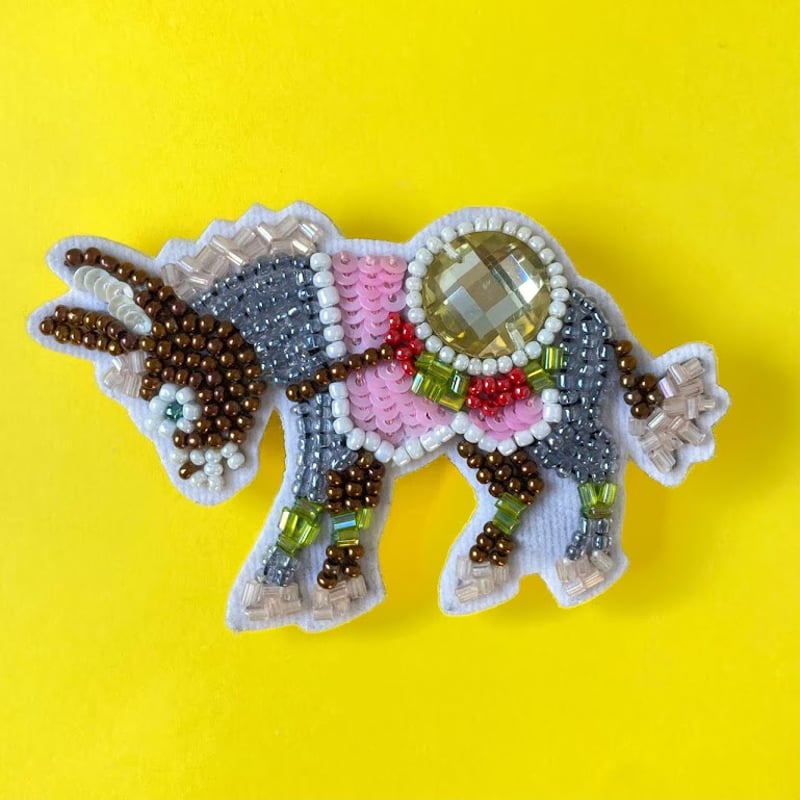 ビーズ刺繍のブローチキット ブレーメンの音楽隊 ロバ | tilia