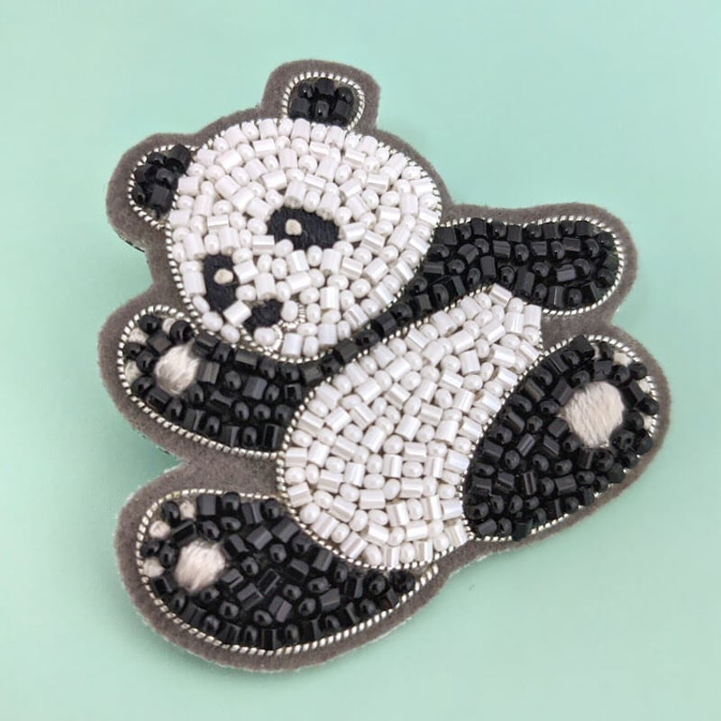 ビーズのパンダブローチ L | tilia