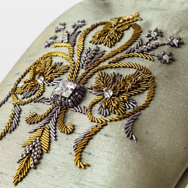 ビーズ刺繍キット】繊細なアンティークモールがきらめく