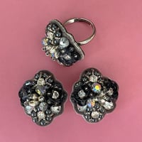 かんたんビーズ刺繍キット　クリスタルとパールのリング&イヤリング　グレー