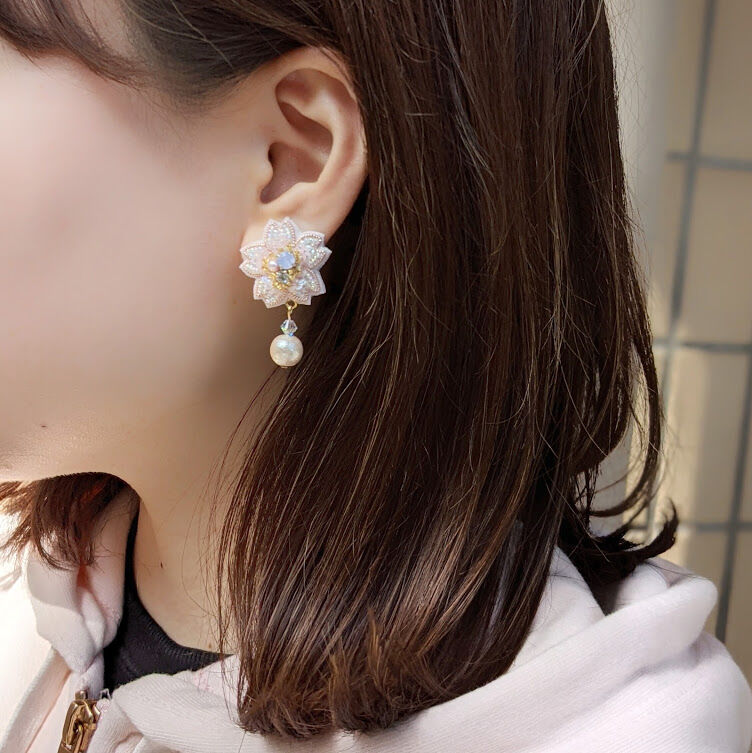 R(^-^)⭐︎ ゆらりと揺れるコットンパールピアス ゆらゆらツユ型コットンパール〈ピアス/イヤリング〉（10×14mm