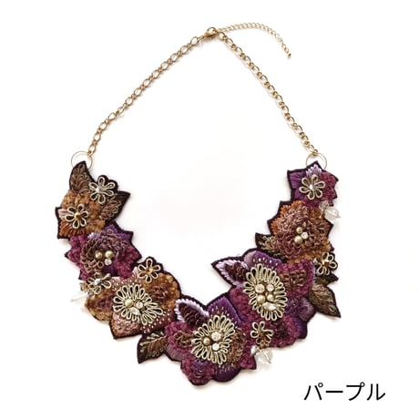 クチュールテイストのフラワーネックレス
