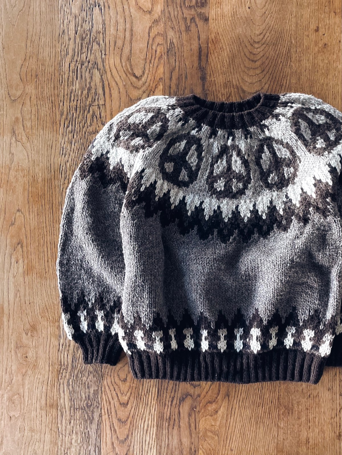 HAVE A GRATEFUL DAY PEACE PATTERN KNIT CREW |