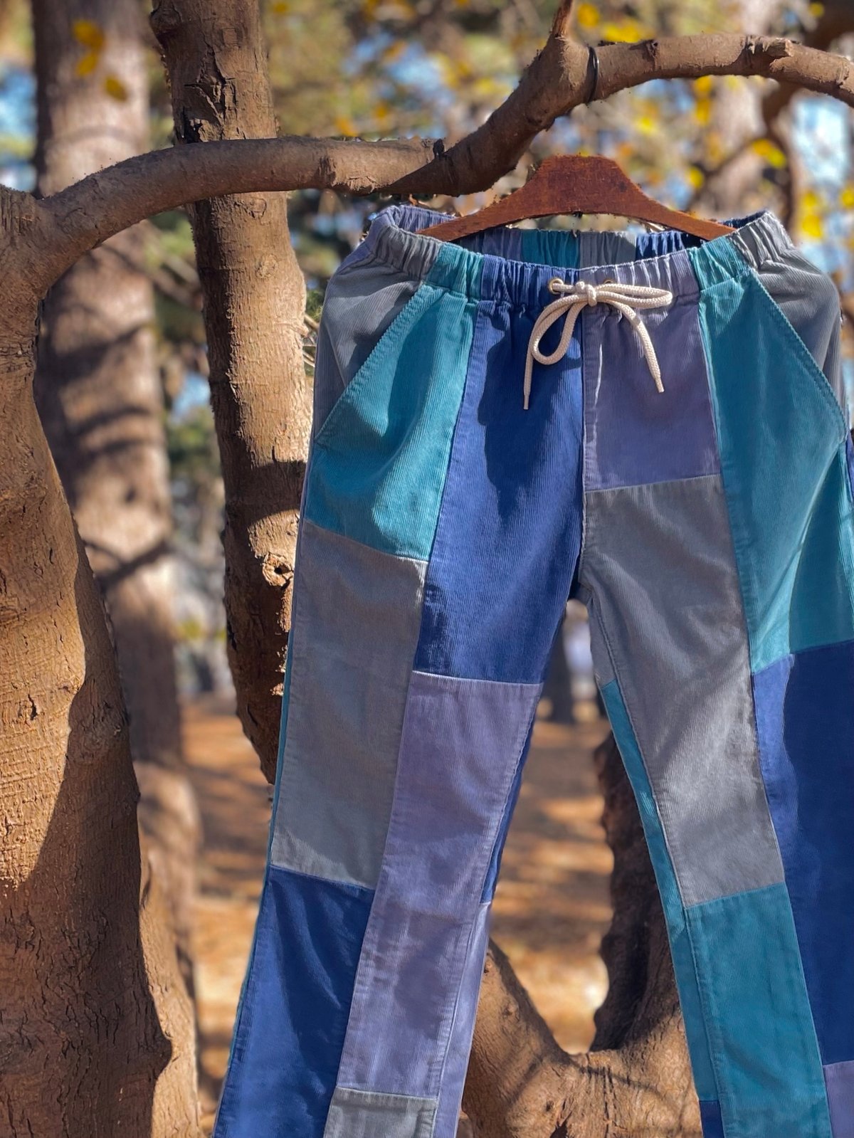HAVE A GRATEFUL DAY FLOWER CUT EASY PANTS | D
