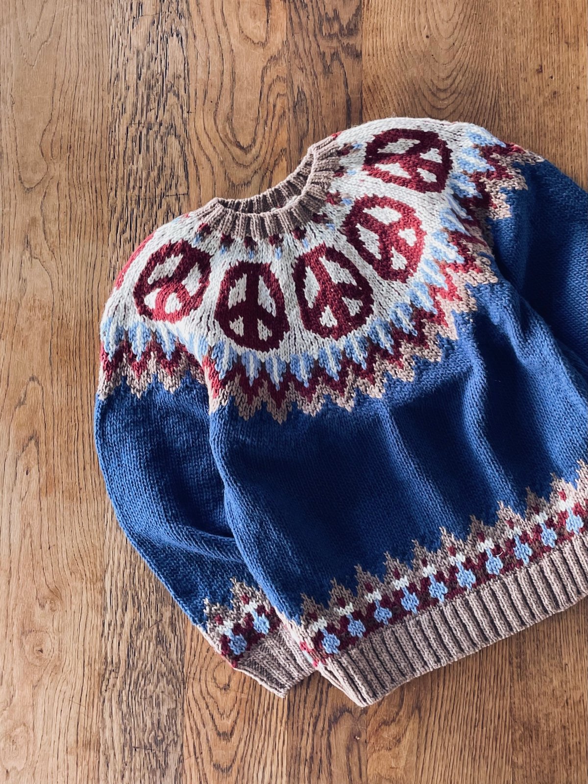 HAVE A GRATEFUL DAY PEACE PATTERN KNIT CREW |