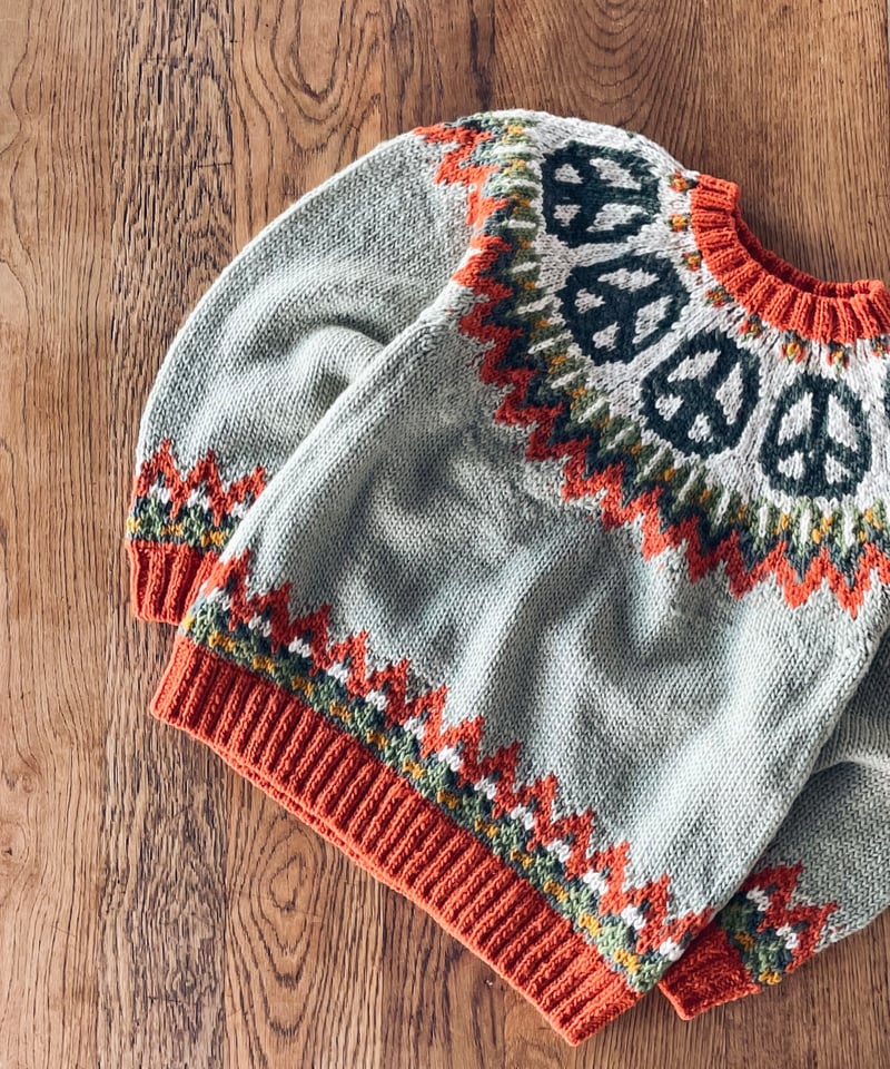HAVE A GRATEFUL DAY PEACE PATTERN KNIT CREW |
