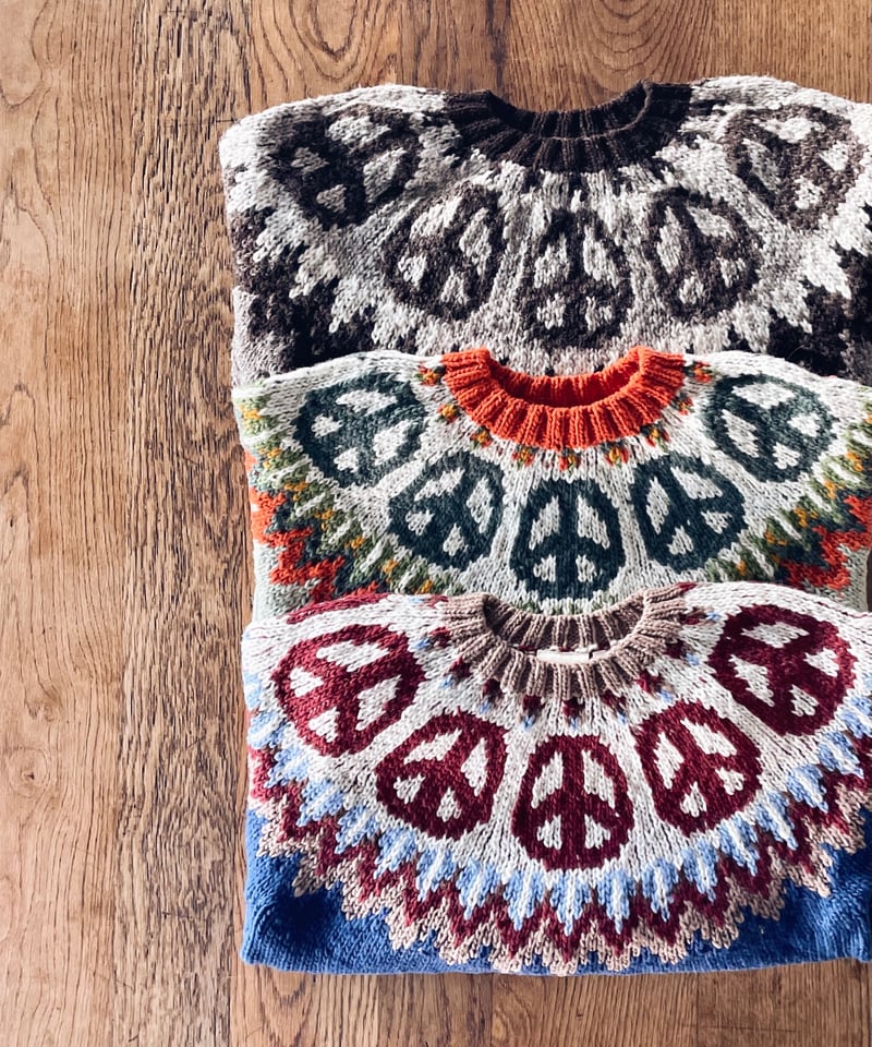 HAVE A GRATEFUL DAY PEACE PATTERN KNIT CREW |