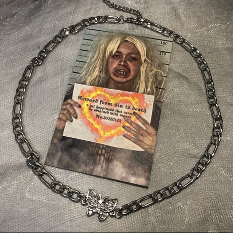 𝔖 𝔟𝔲𝔱𝔱𝔢𝔯𝔣𝔩𝔶 𝔫𝔢𝔠𝔨𝔩𝔞𝔠𝔢