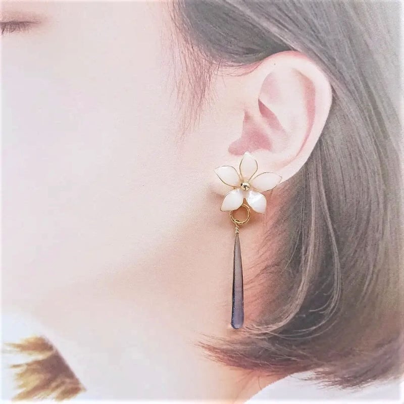 夜空なソーダの白花2weyピアス・イヤリング | TUKIUSAGI