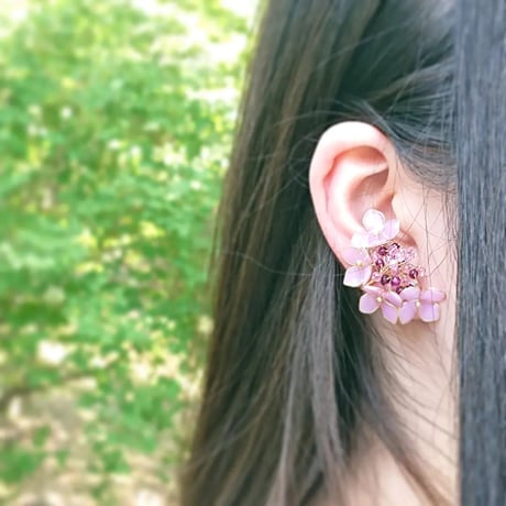 【限定１点】気分があがるラベンダーピンクいろの紫陽花のイヤーカフ