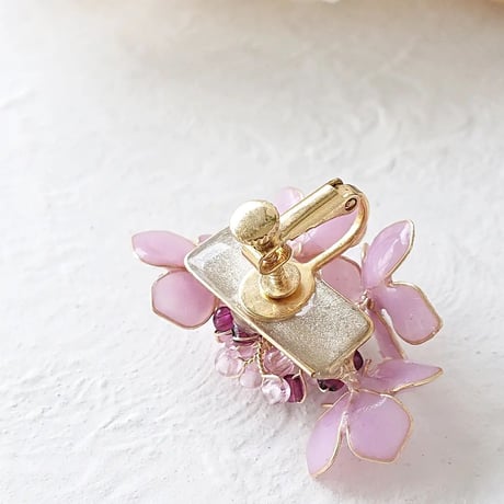 【限定１点】気分があがるラベンダーピンクいろの紫陽花のイヤーカフ