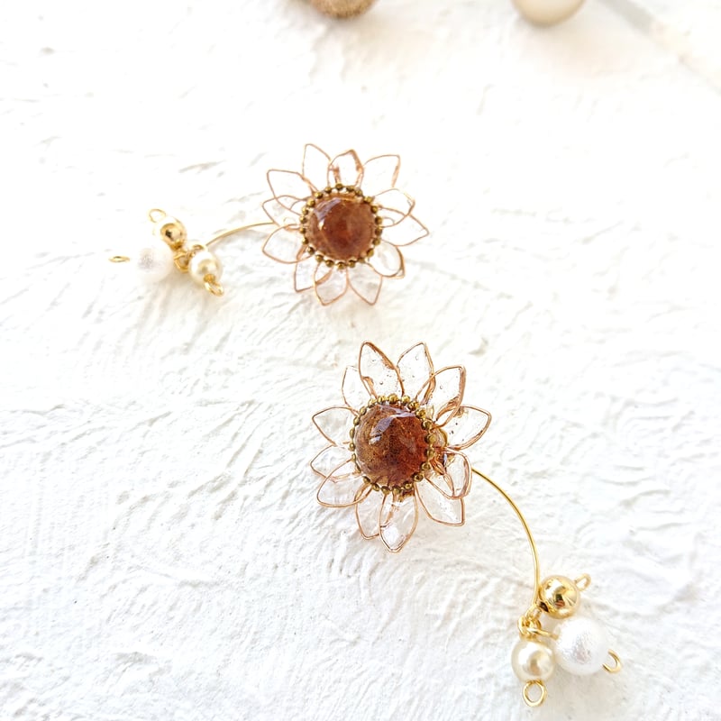 数量限定品：揺れる冬の透明ひまわりのピアス/イヤリング | TUKIUSAGI