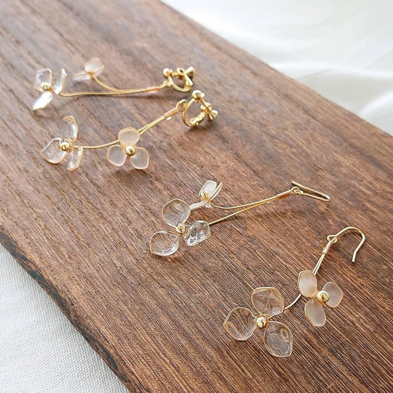 透明花の微笑み・ゴールドタイプ・ピアス/イヤリング | TUKIUSAGI