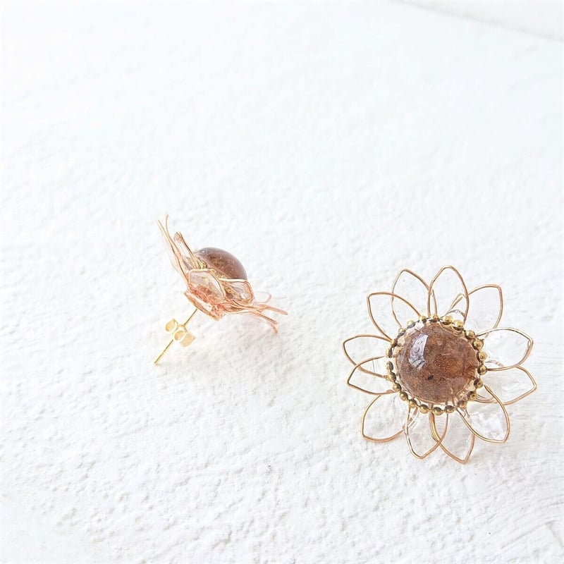 数量限定品：揺れる冬の透明ひまわりのピアス/イヤリング | TUKIUSAGI