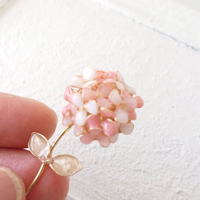 ピンク花の幸せを呼ぶお花のブローチ | TUKIUSAGI
