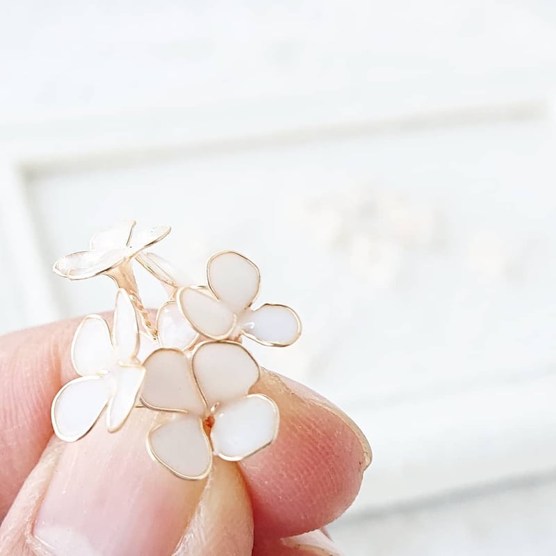 受注制作】幸運の花：幸せを呼ぶお花のブローチ | TUKIUSAGI