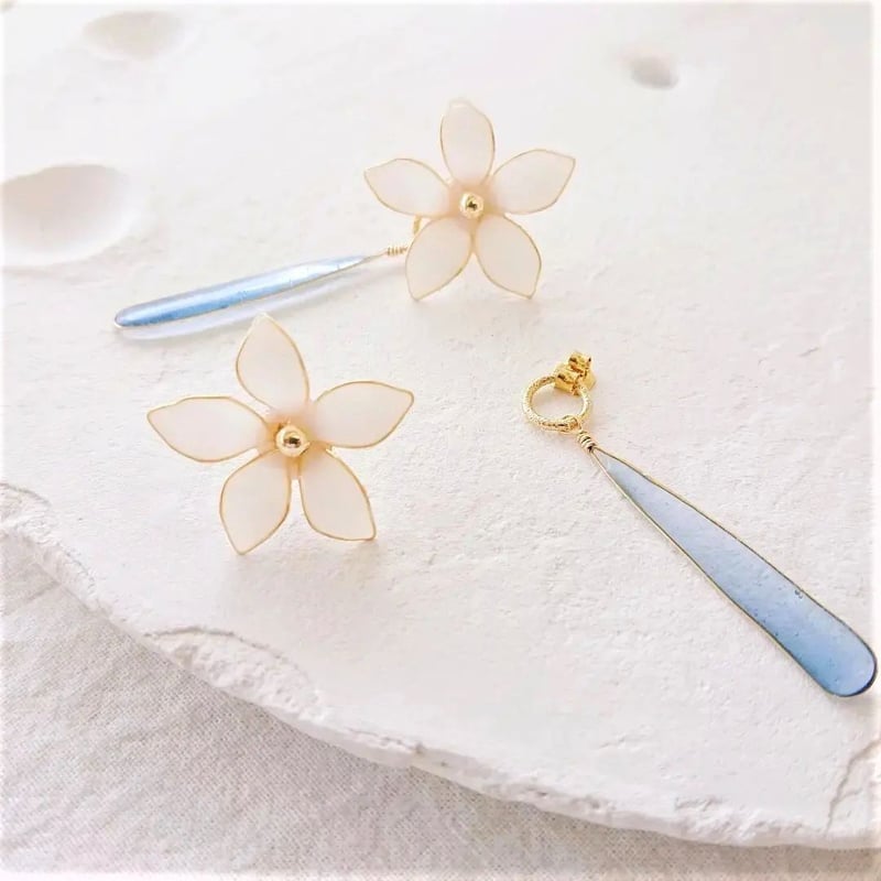 夜空なソーダの白花2weyピアス・イヤリング | TUKIUSAGI