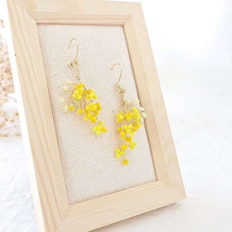 ミモザのピアス/イヤリング | TUKIUSAGI