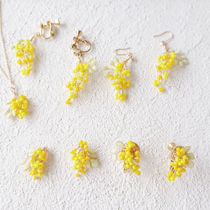 受注制作】ミモザのピアス/イヤリング | TUKIUSAGI