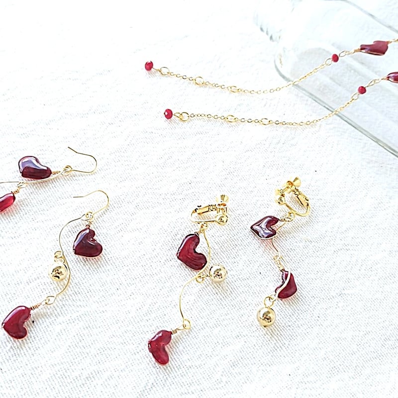 お得なセット】赤いハートのブレスレットセット（ブレスレットとハート