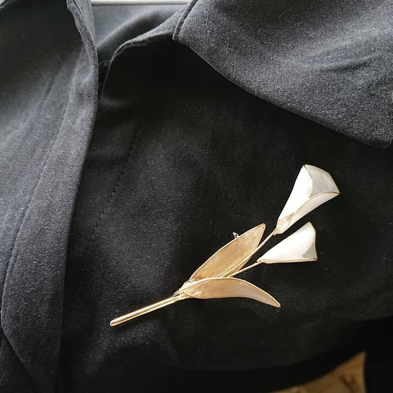 カラーのブローチ ～ゴールド～ | TUKIUSAGI