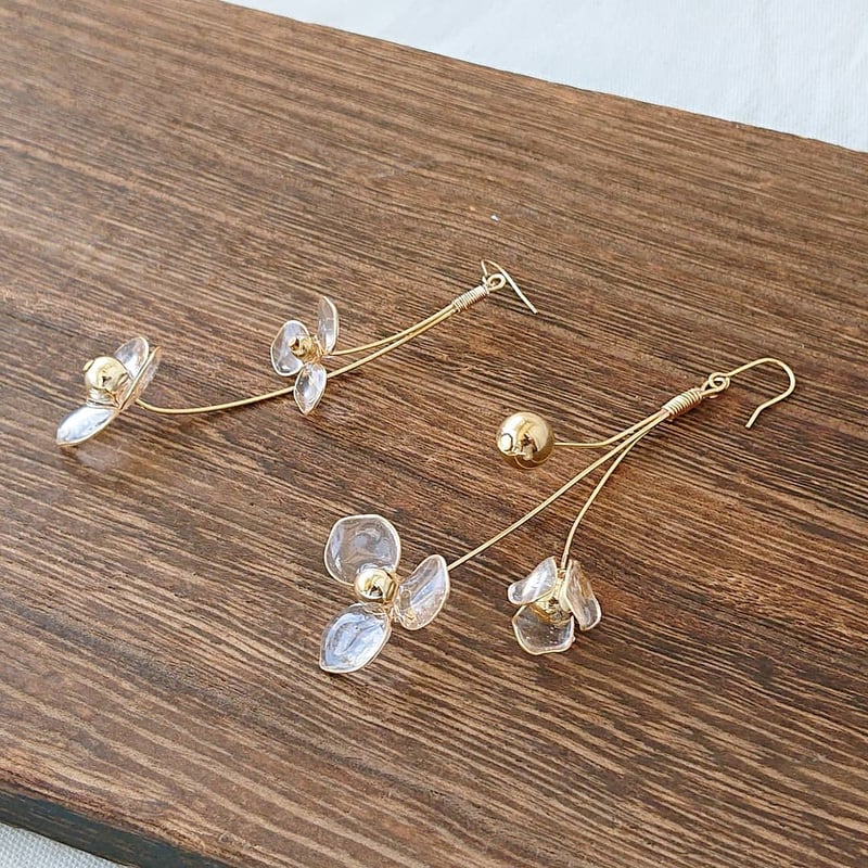 透明花のきらめきピアス/イヤリング | TUKIUSAGI