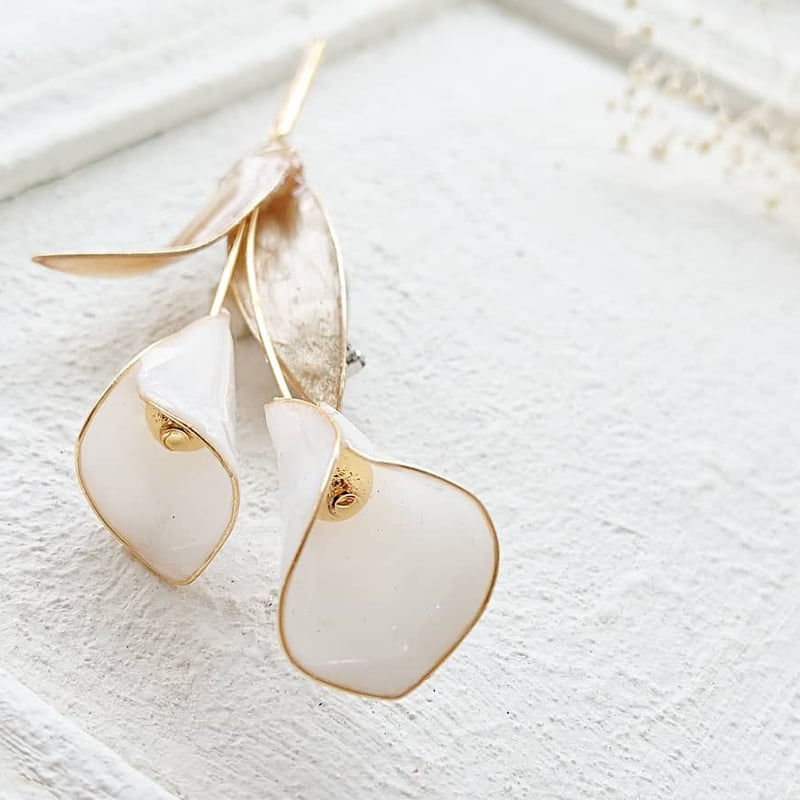 カラーのブローチ ～ゴールド～ | TUKIUSAGI