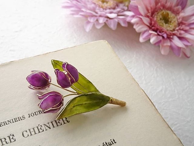 受注制作】紫チューリップの花束ブローチ | TUKIUSAGI