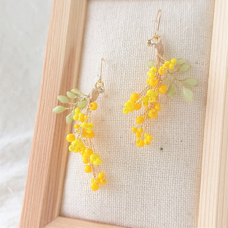 受注制作】ミモザのピアス/イヤリング | TUKIUSAGI