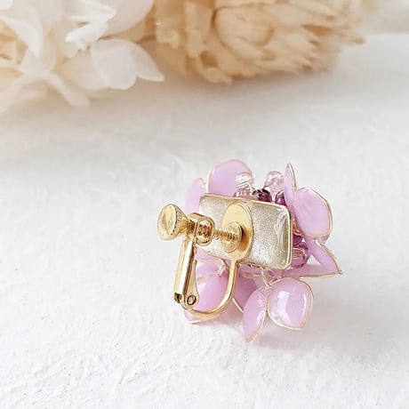 【限定１点】気分があがるラベンダーピンクいろの紫陽花のイヤーカフ