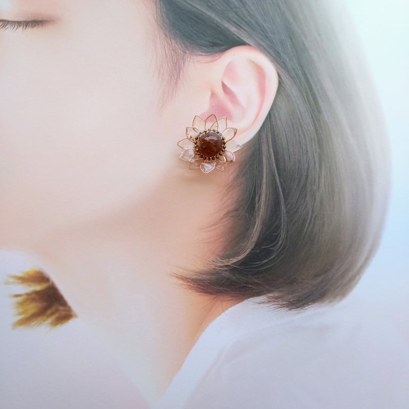 透明ひまわりの揺れるピアス/イヤリング （ピアスのみ2way）花言葉
