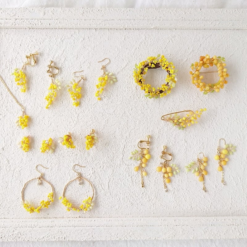 受注制作】ミモザのピアス/イヤリング | TUKIUSAGI