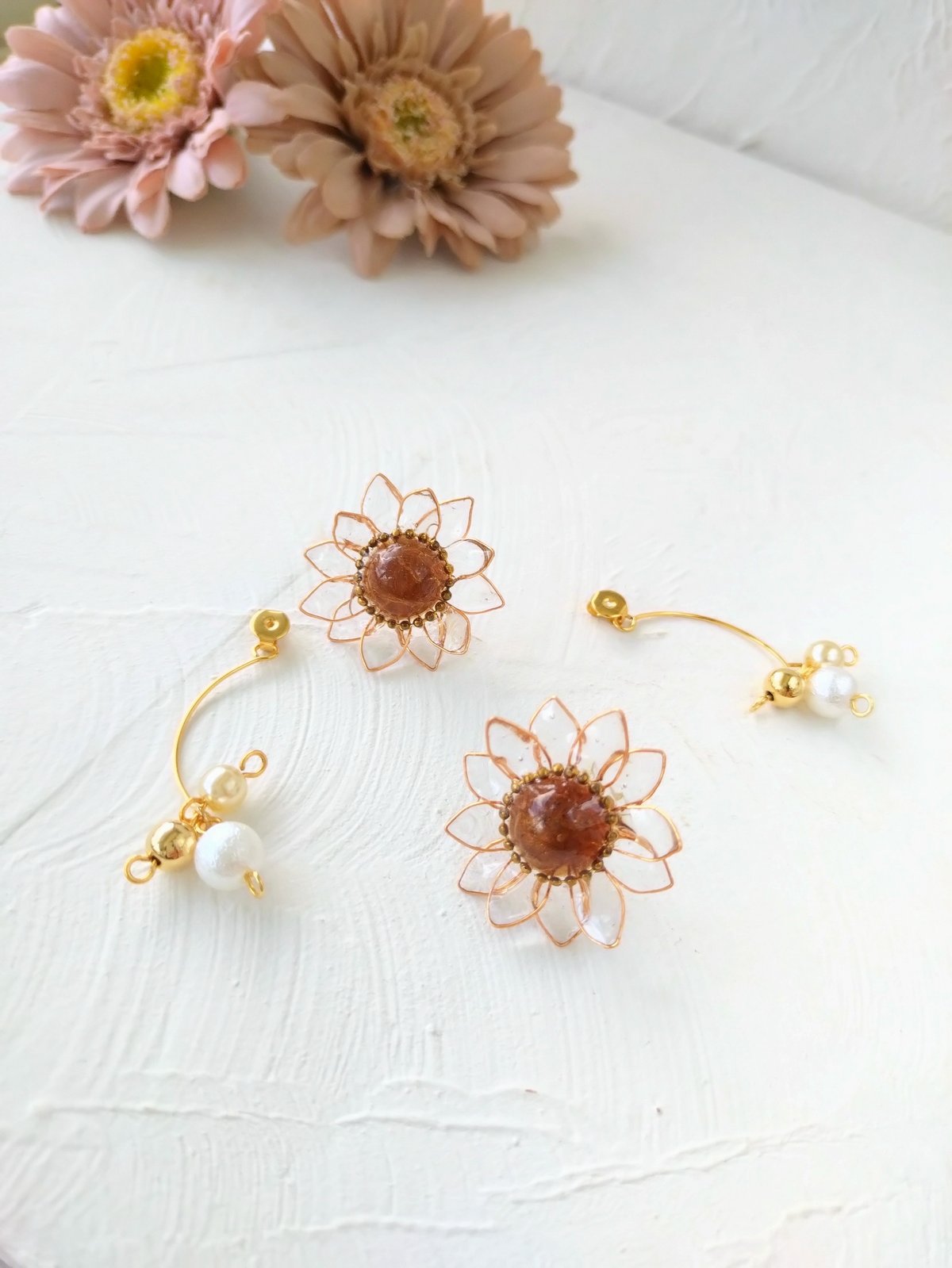 透明ひまわりの揺れるピアス/イヤリング （ピアスのみ2way）花言葉