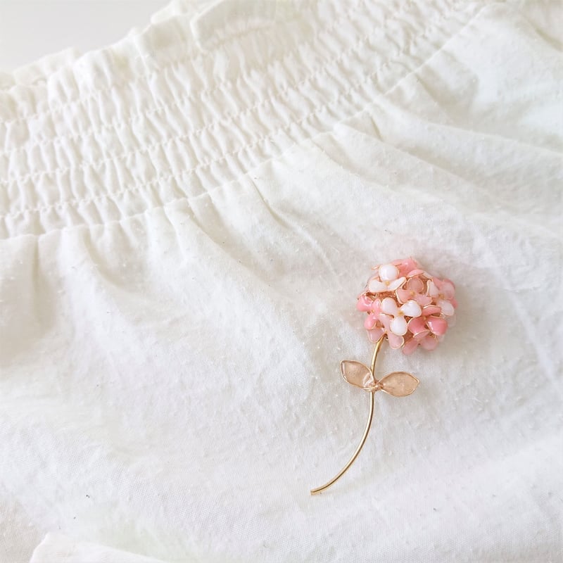 ピンクの花のブローチmiki ピンク花の幸せを呼ぶお花のブローチ | TUKIUSAGI