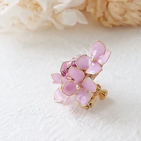 【限定１点】気分があがるラベンダーピンクいろの紫陽花のイヤーカフ