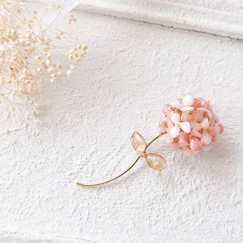 ピンク花の幸せを呼ぶお花のブローチ | TUKIUSAGI