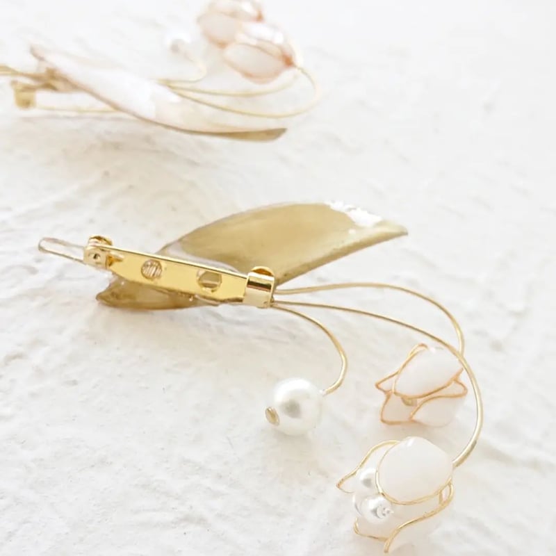 幸運の花・白い鈴蘭(すずらん)のブローチ | TUKIUSAGI