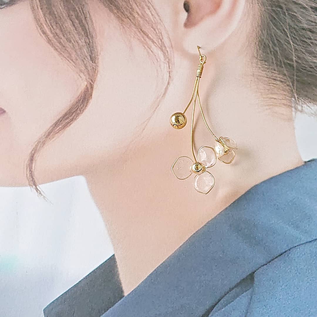 透明花のきらめきピアス/イヤリング | TUKIUSAGI