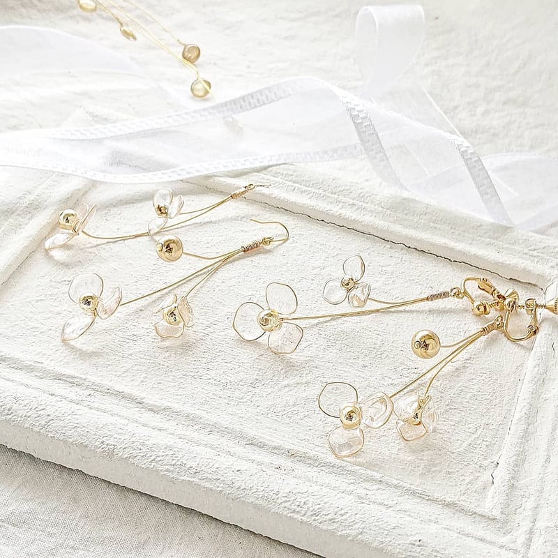 透明花のきらめきピアス/イヤリング | TUKIUSAGI