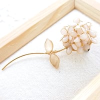 【受注制作】幸運の花：幸せを呼ぶお花のブローチ