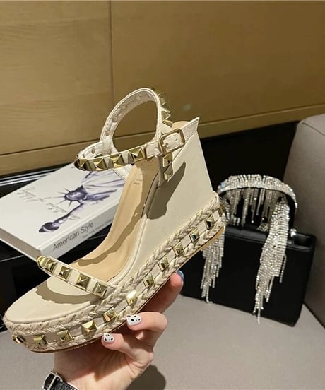 ウエッジサンダル　2色展開