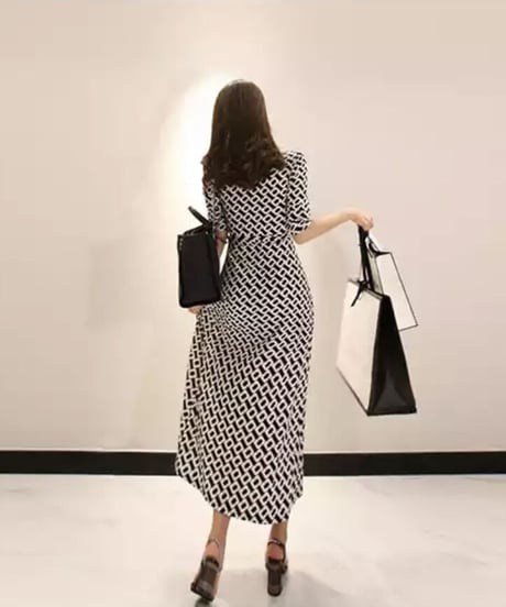チェーン柄ワンピース　2色展開